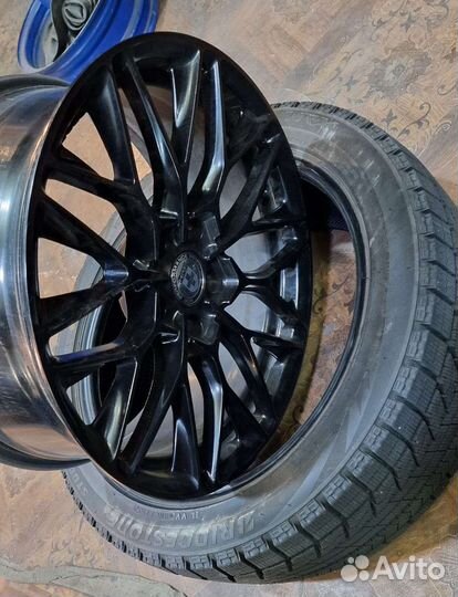 Bridgestone Blizzak VRX 235/45 R18