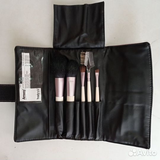 Кисти профес.для макияжа+сумка Нов. Бренд Amway