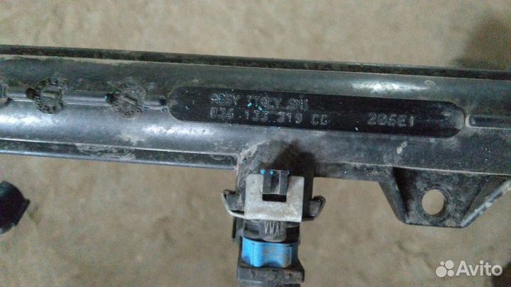 Топливная рампа с форсунками Polo седа 1.6 105 л.с