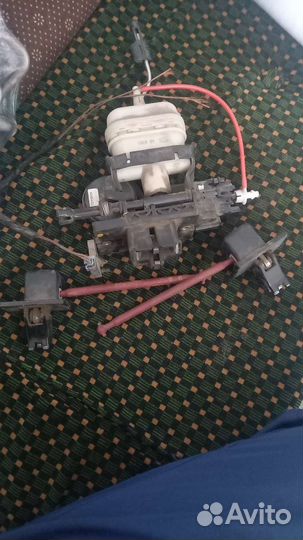 Замок багажника на мерседес 220