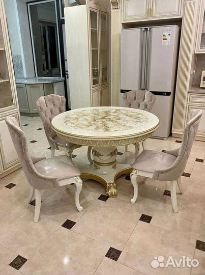 Кухонный стол и стулья комплект