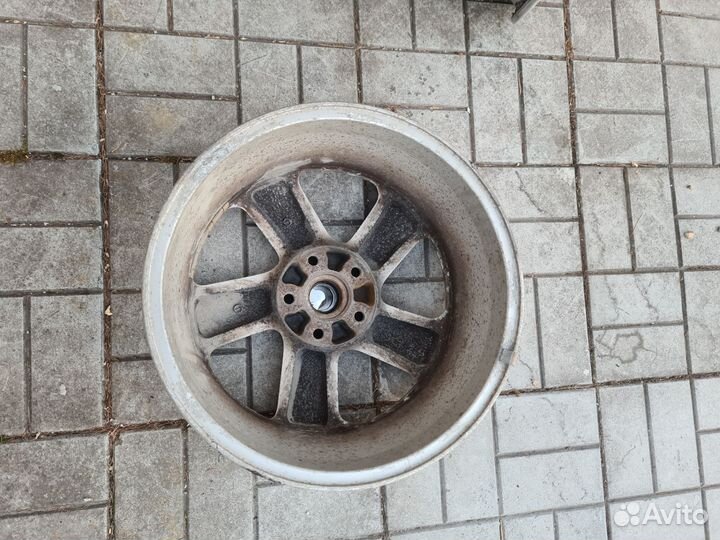 Литые диски на авто