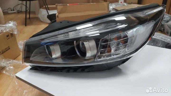 Фара левая Kia Sorento 3 UM