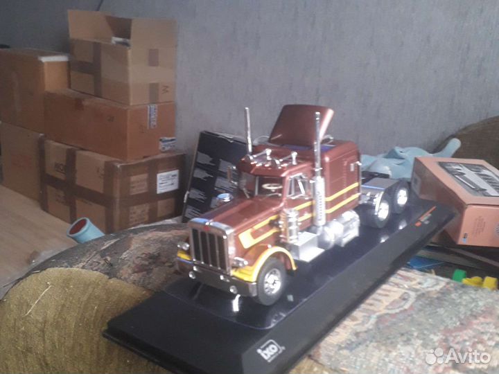 Модель грузовика Peterbilt 359