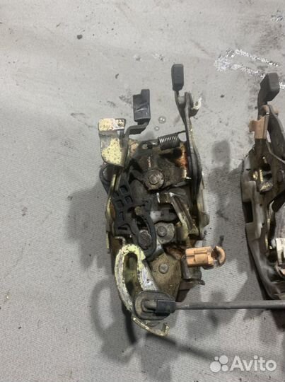 Замок двери Ниссан Ванетт SK82 Nissan Vanette