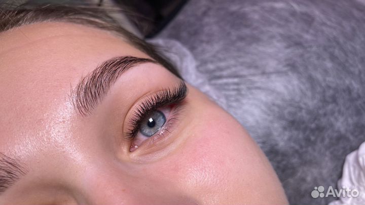 Модель на наращивание ресниц