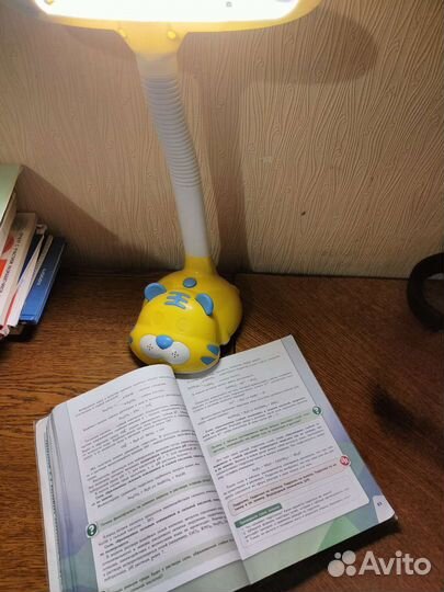 Продаю настольную лампу
