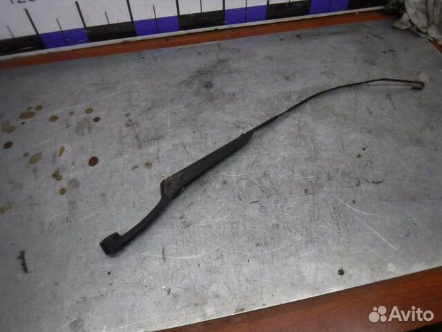 Поводок дворника передний правый Лада Калина 21114