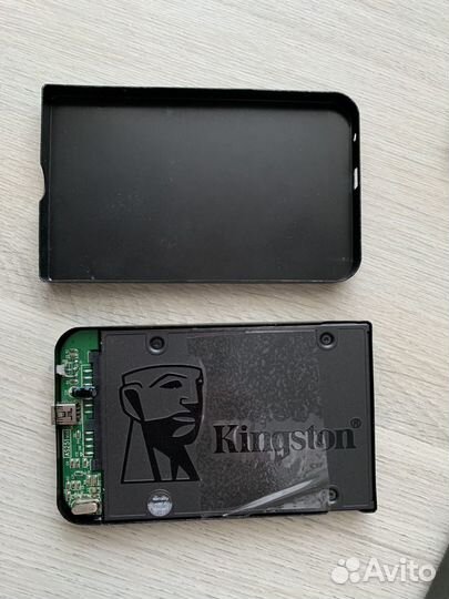 Переносной жёсткий диск и кейсы