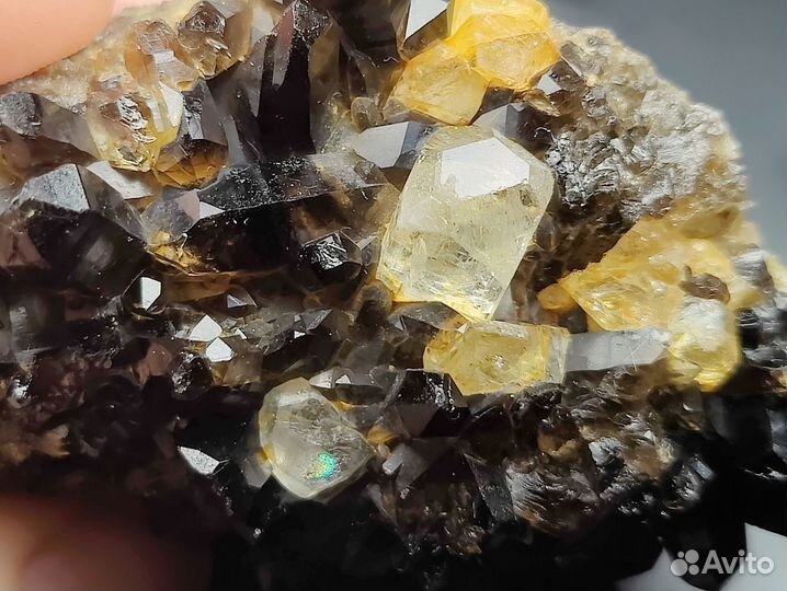 Морион, желтый кварц, топазы. Шерловая гора