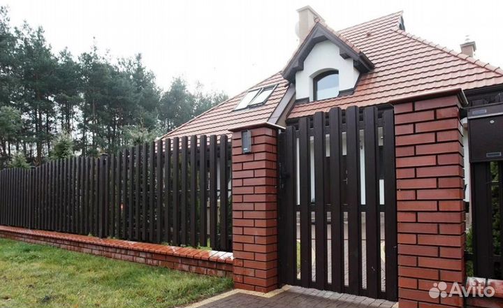 Забор из евроштакетника цена за метр качественно