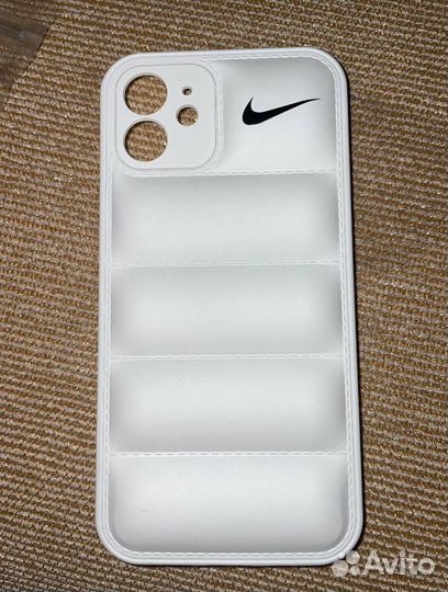 Дутый чехол Nike на iPhone