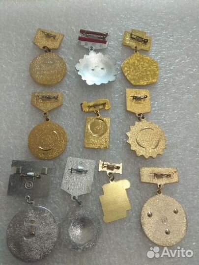 Коллекция значков подвеска медальки