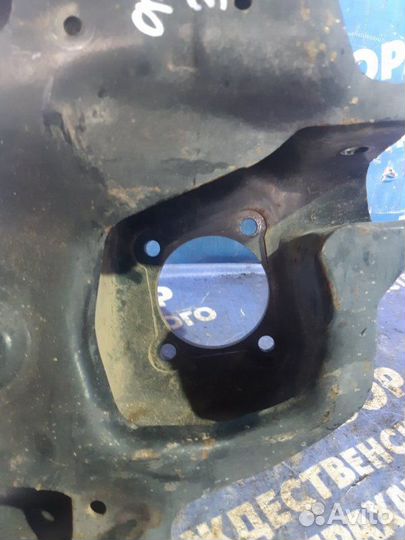 Задний правый продольный рычаг Ford Focus 2 седан