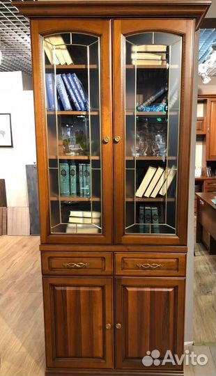 Книжный шкаф массив