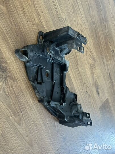 Кронштейн фары Renault Fluence