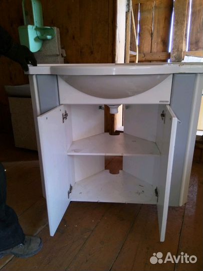 Угловая тумба с мойкой для ванной комнаты