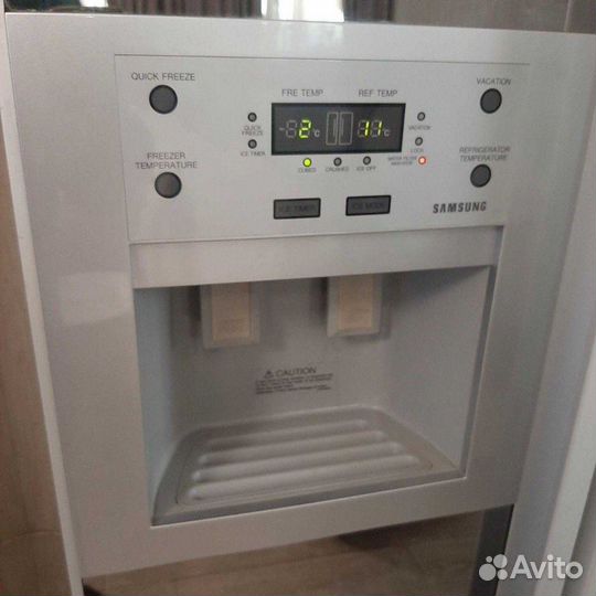 Холодильник Samsung. Side-by-Side