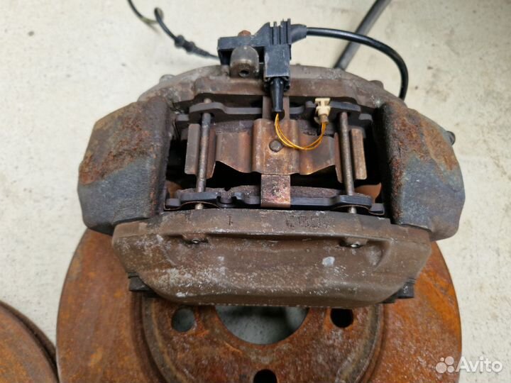 Комплект передних тормозов для Mercedes W211 W219