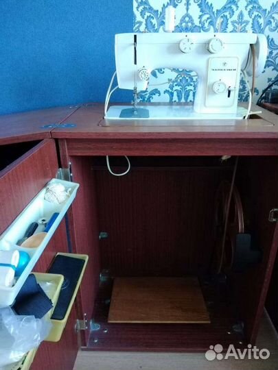 Швейная машина Чайка 142м