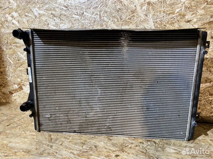 Радиатор охлаждения двигателя VW Passat B6 B7