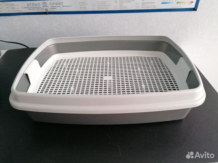 Лежанка и лоток для животных