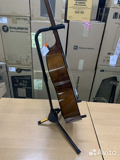 Стойка для гитары с держателем. Новая