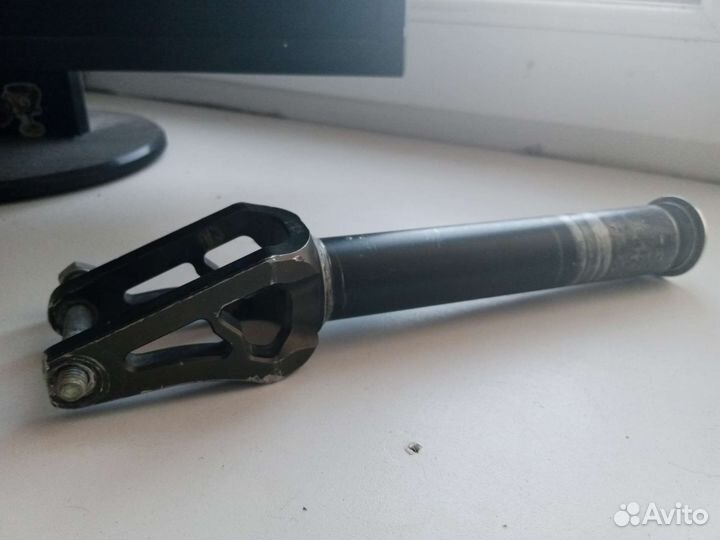 Вилка для трюкового самоката