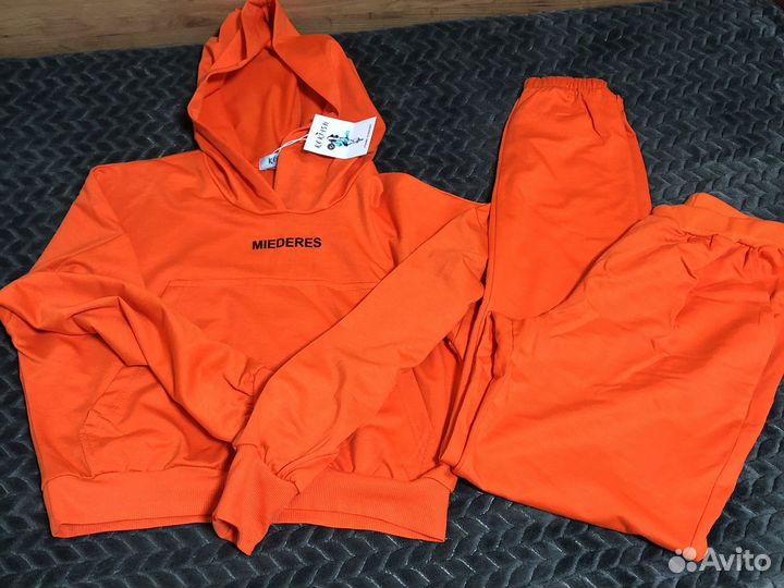 Костюм спортивный