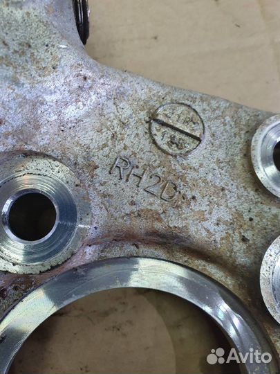 Кулак задний правый Cadillac Escalade 5 L87 6.2L