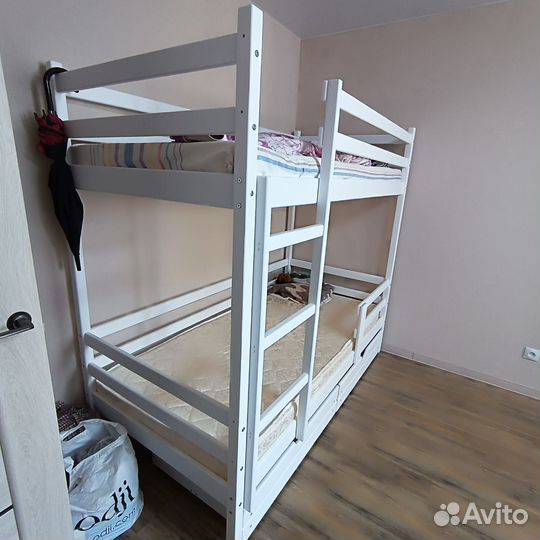 Кровать двухъярусная. Массив сосны. Изготовитель