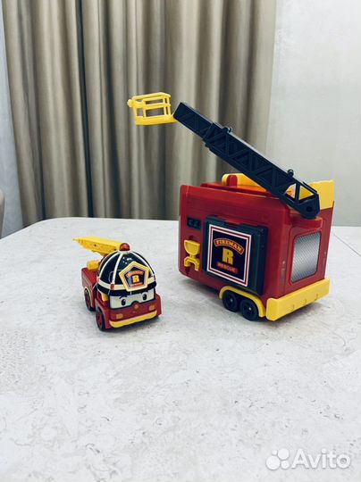 Трансформер Robocar Poli Рой с гаражом пожарного