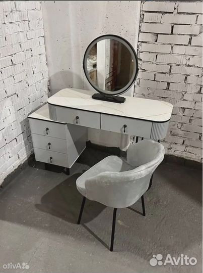 Туалетный столик. Консольный столик