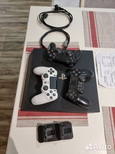 Игровая приставка ps4 pro