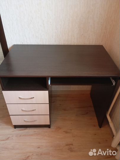 Письменный стол