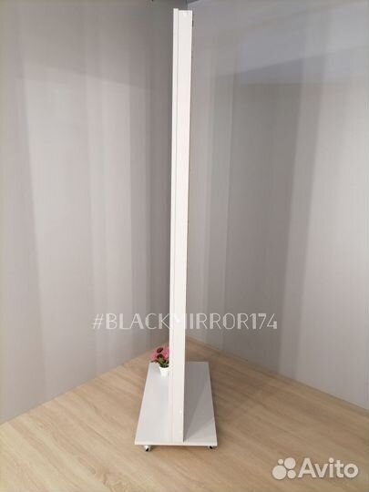 Зеркало ростовое на колесиках