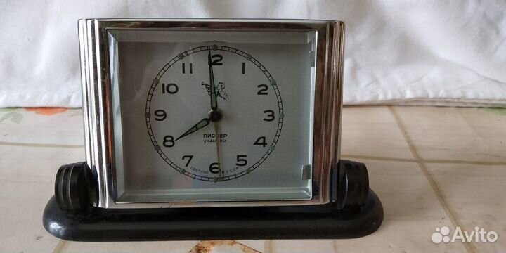 Часы-будильник 