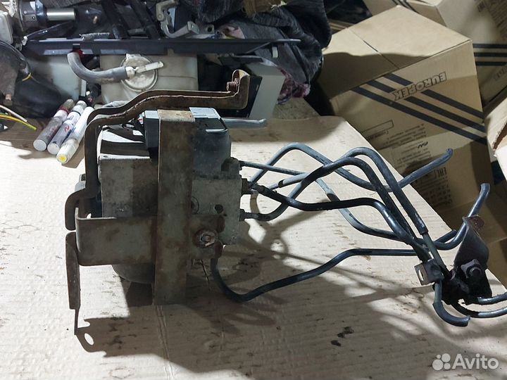 Блок ABS (насос) Mitsubishi Space Wagon 2