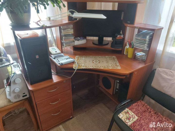 Компьютерный стол