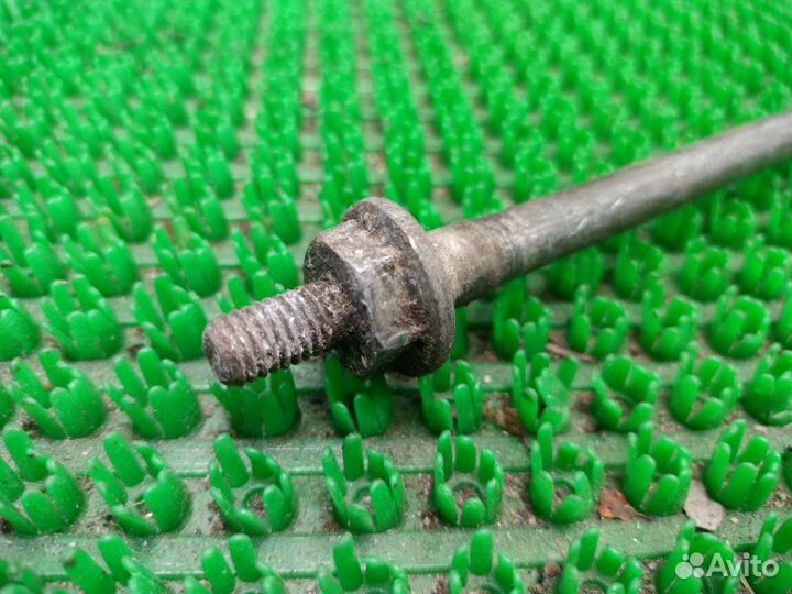 Болт стартера Volkswagen Passat B3 AAA 1993