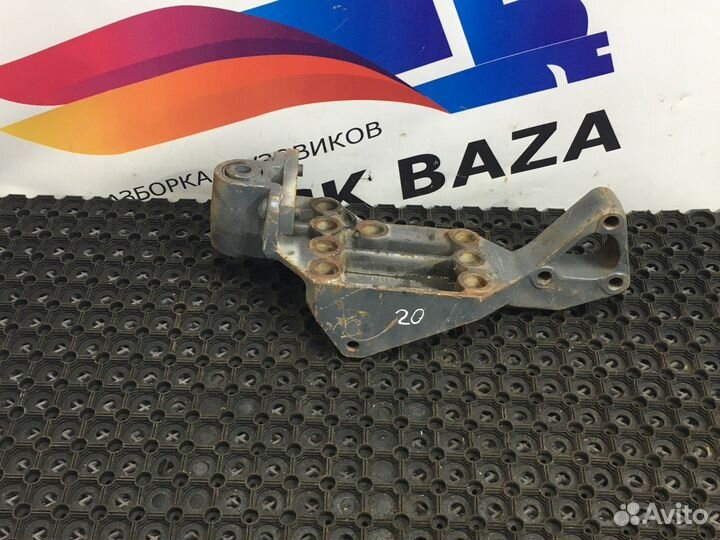 Кронштейн передней рессоры левый