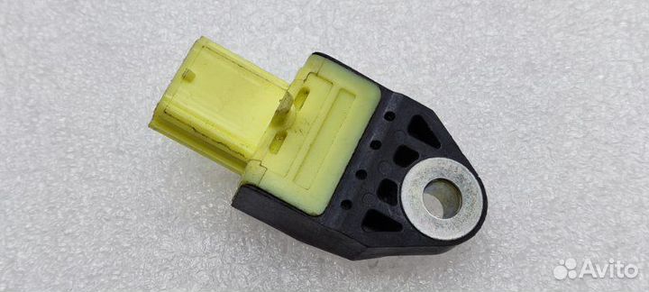 Датчик удара Toyota Rav4 XA40 3zrfe 2015