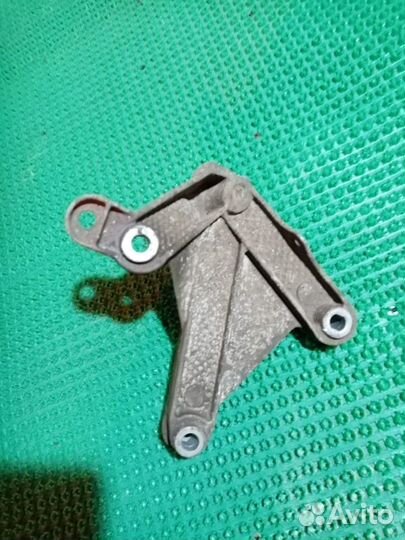 Опора кпп левая Renault Logan 1.6 K7MF710 2007