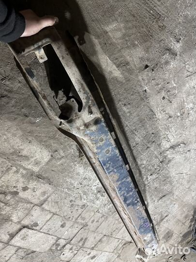 Усилитель бампера передний Passat B3