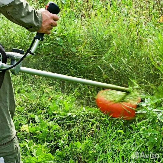 Покос травы триммером