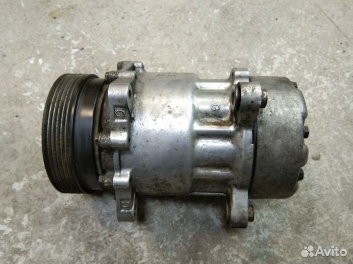 Компрессор кондиционера Фольксваген Джетта 4 2.0