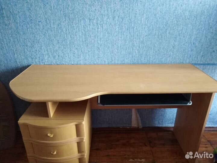 Компьютерный стол