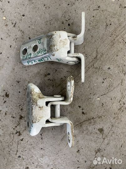 Петли передней правой двери Toyota L.C 200 2015+