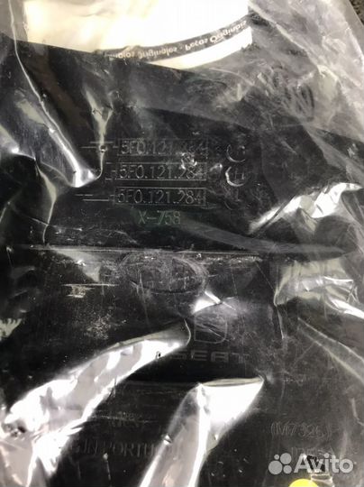 Дефлектор радиатора правый Seat Leon 5F0121284H