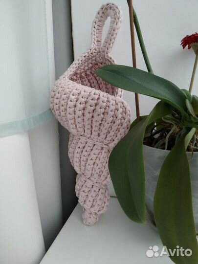 Вязаная корзина ракушка